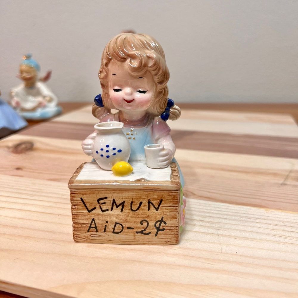 Vintage Josef Originals "HAPPINESS IS Series Lemun Aid Lemonade Girl Figurine